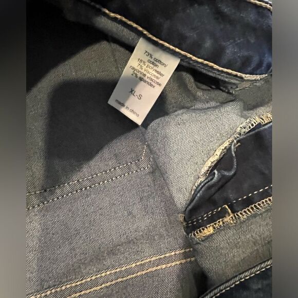 Maurices Cropped Jeans Size XL - Picture 3 of 4